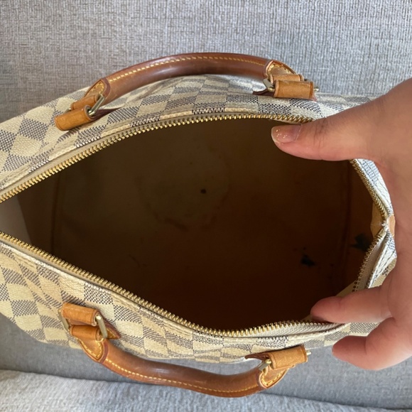 Louis Vuitton - Picture 6 of 7